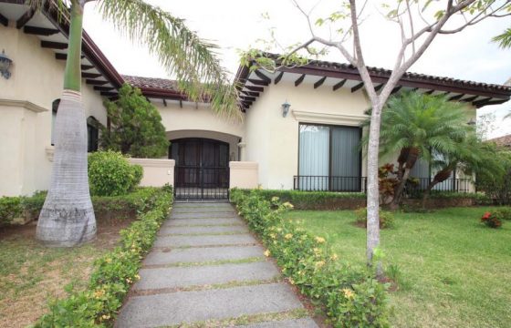 Spacious House For Sale in Santa Ana