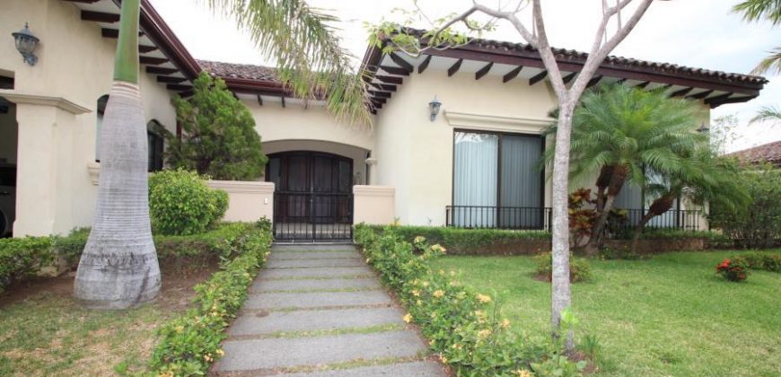 Spacious House For Sale in Santa Ana