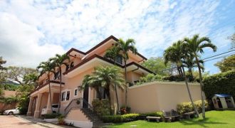 Townhouse For Sale in Escazu