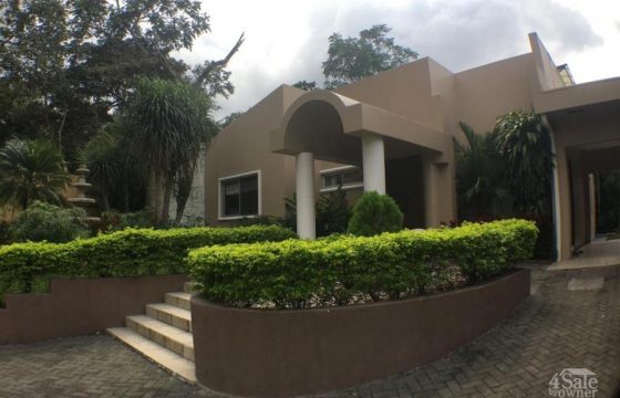 Home For Sale in Ciudad Colon, Mora