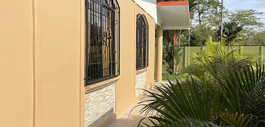 Family Home For Sale in Los Iguanas