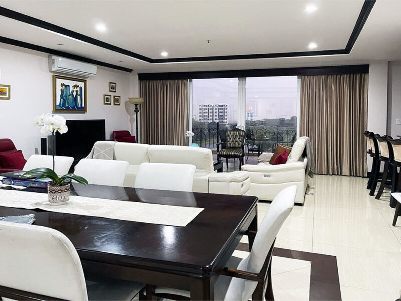 Condo in Torres del Lago