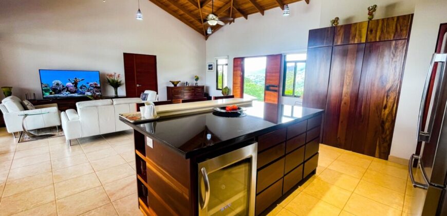Dazzling and Sophisticated Home