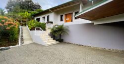 Dazzling and Sophisticated Home
