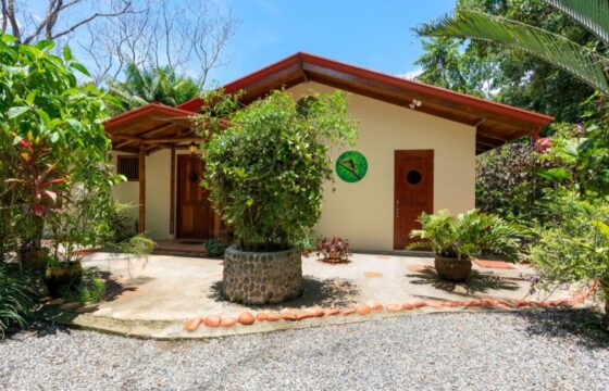 Home and Guest House for Sale Lagunas