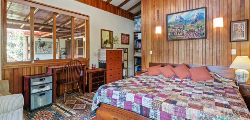 Home and Guest House for Sale Lagunas
