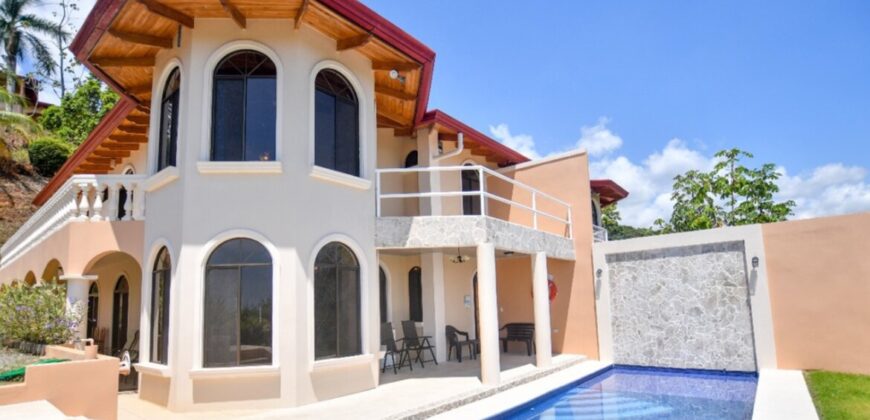 Spacious Home In Ojochal