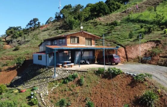 Mountain View Property for Sale in Tinamastes