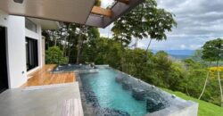 Large House With Infinity Pool in Uvita