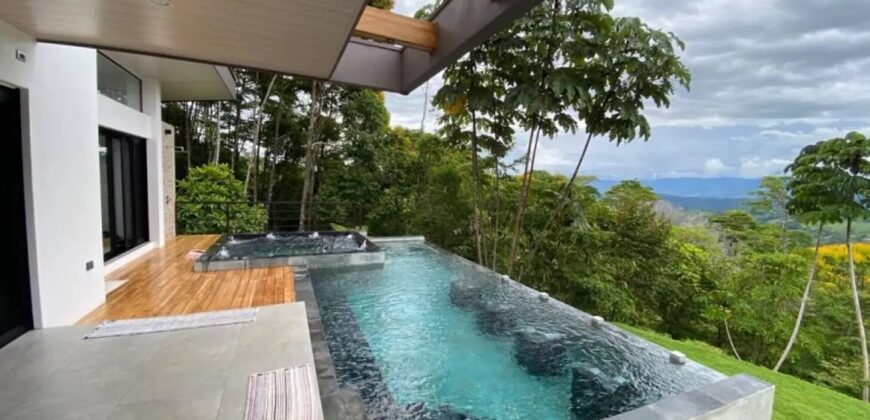 Large House With Infinity Pool in Uvita