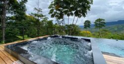 Large House With Infinity Pool in Uvita