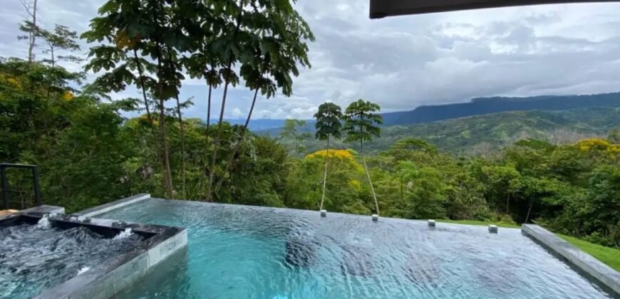 Large House With Infinity Pool in Uvita