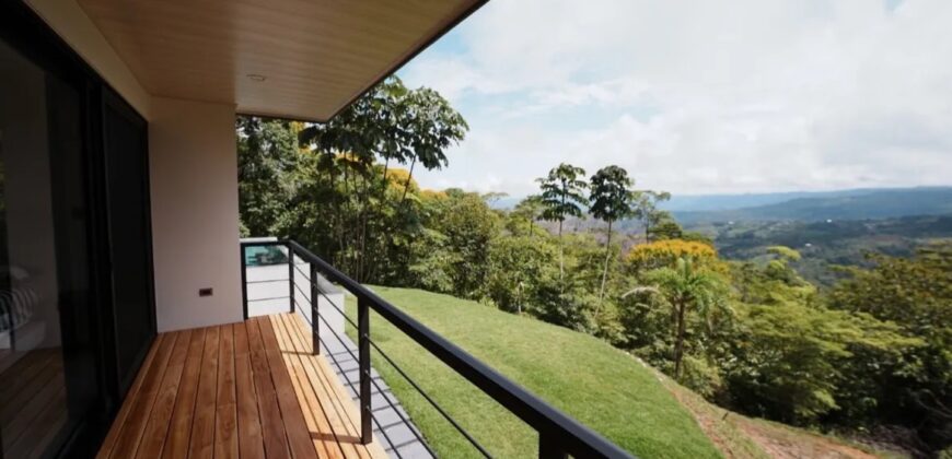 Large House With Infinity Pool in Uvita