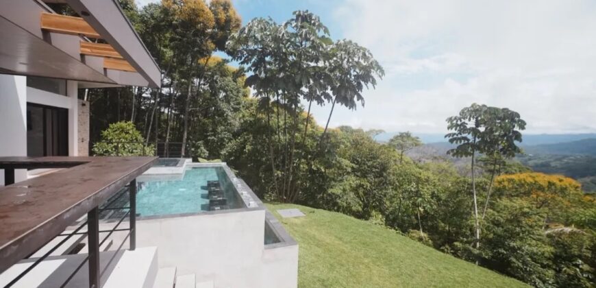 Large House With Infinity Pool in Uvita