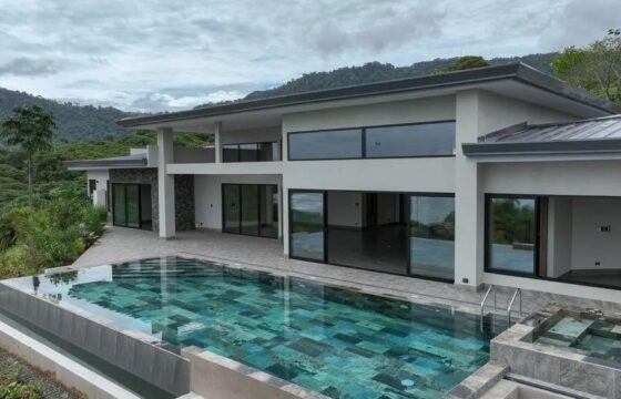 Luxury Home In Dominicalito