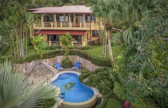 Ocean View Tropical Property in Escaleras