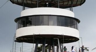 House and Airbnb Tower in Uvita